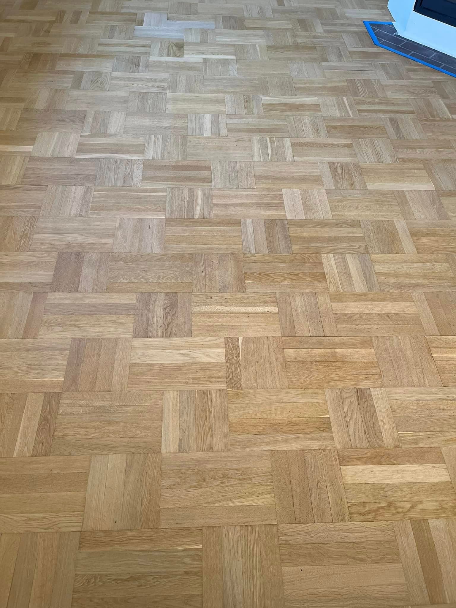 Renoverat trägolv efter professionell slipning och ytbehandling i Göteborg.